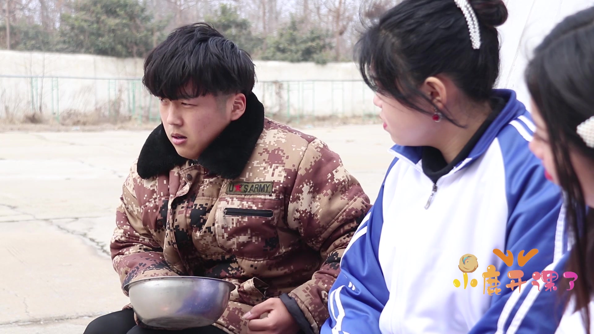 乞丐假装可怜向校花要钱校花一出手就是10万太败家了