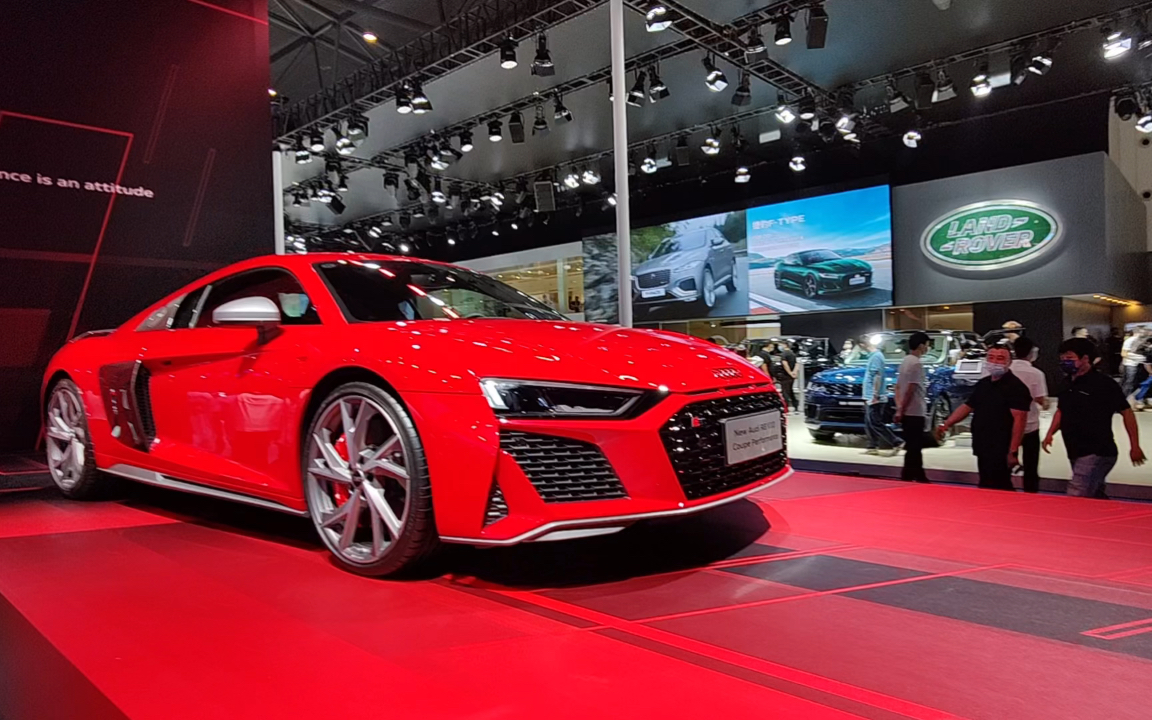 21年成都西博城车展现场,实拍奥迪r8,红色相当耀眼