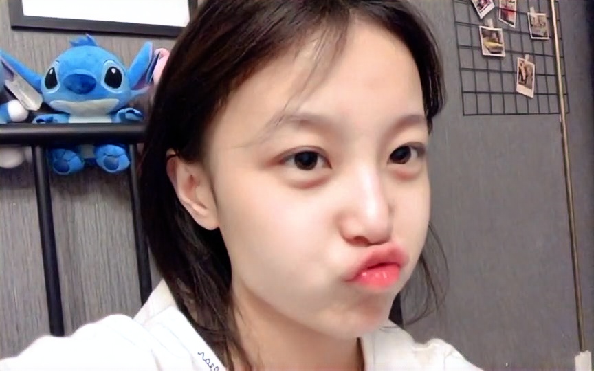 抖音魔性小姐姐把你嘴巴撅起来快点有好处告诉你