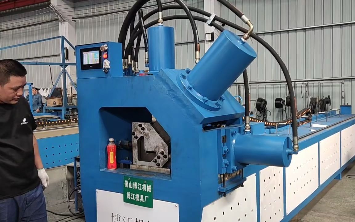 电梯角码加工设备角钢冲孔切断一体机高空光伏支架冲孔冲断一体设备