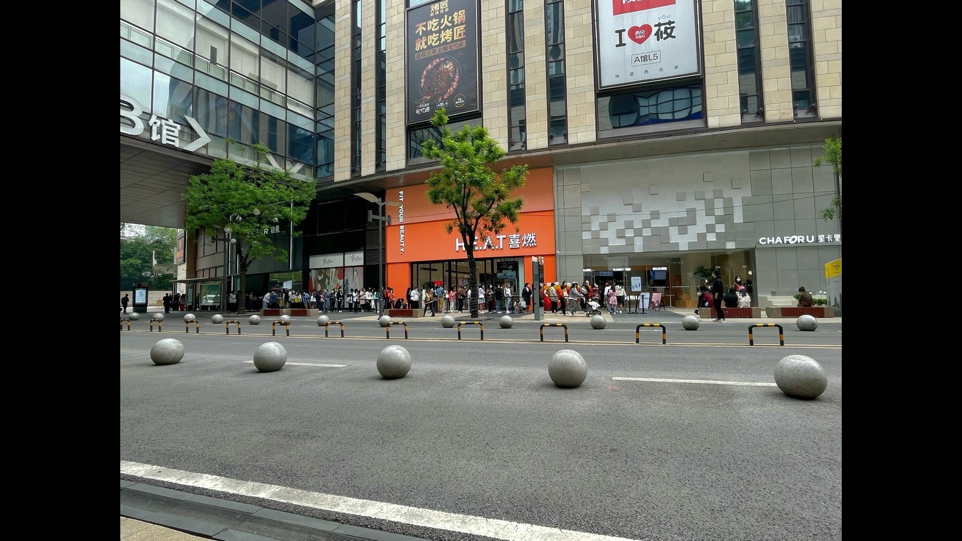 时代天街星卡里新店开业/辛苦今天的工作人员/等了好久真的好久/路人