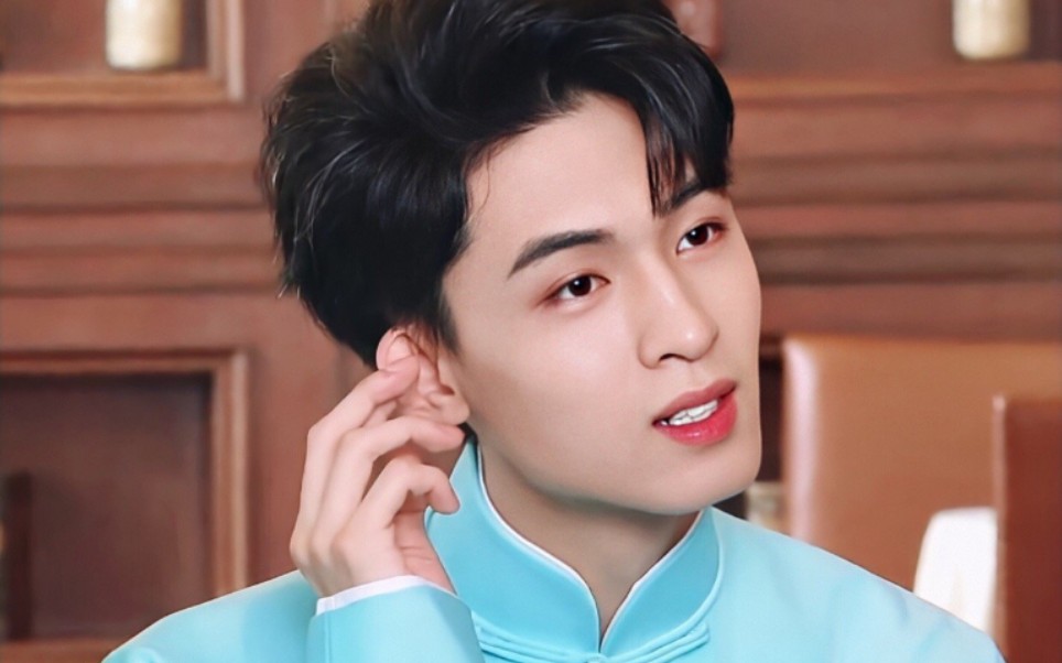 秦霄贤每每提到高圆圆老秦就会露出最标准的星星眼笑容