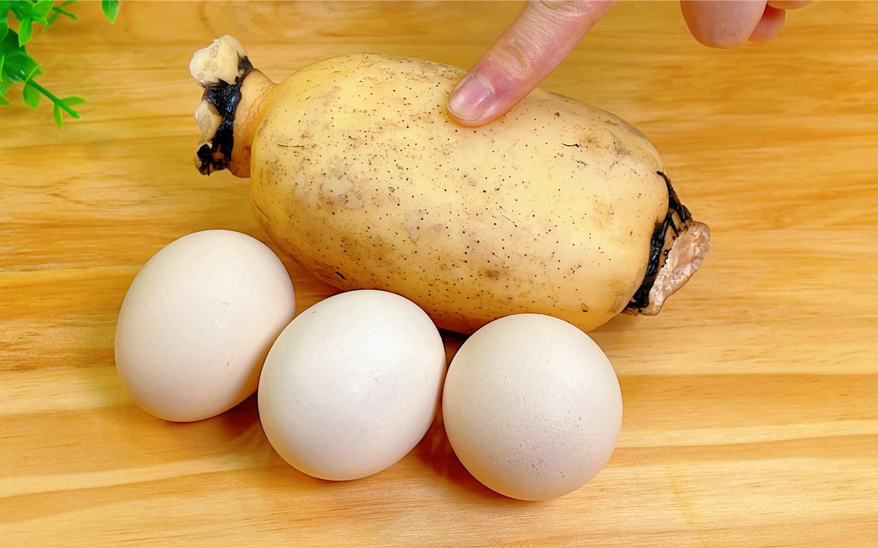 莲藕鸡蛋是绝配,教你一个没吃过的做法,松软香甜,比蛋糕还好吃