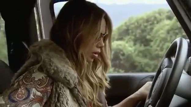 长靴女反派消音器解决跟踪的目标