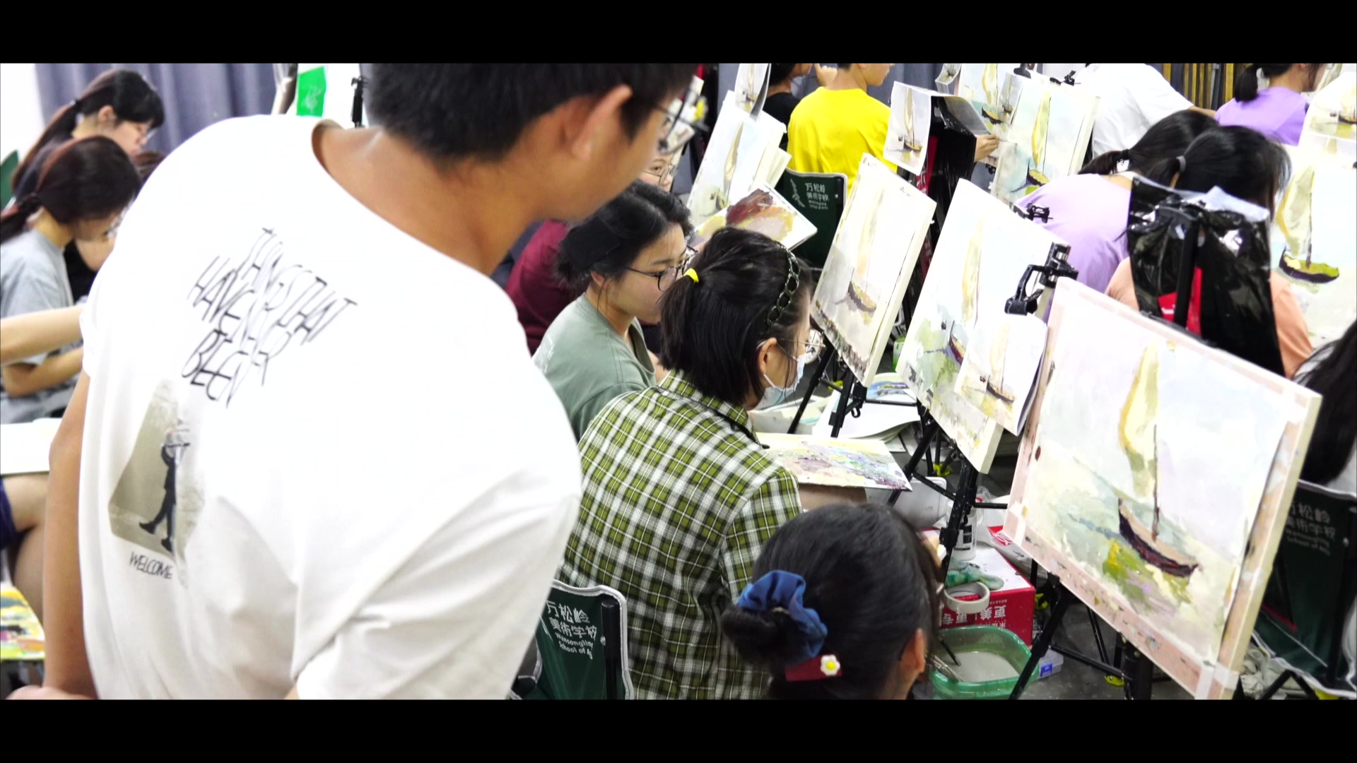 杭州万松岭画室中心校区学生冲刺中