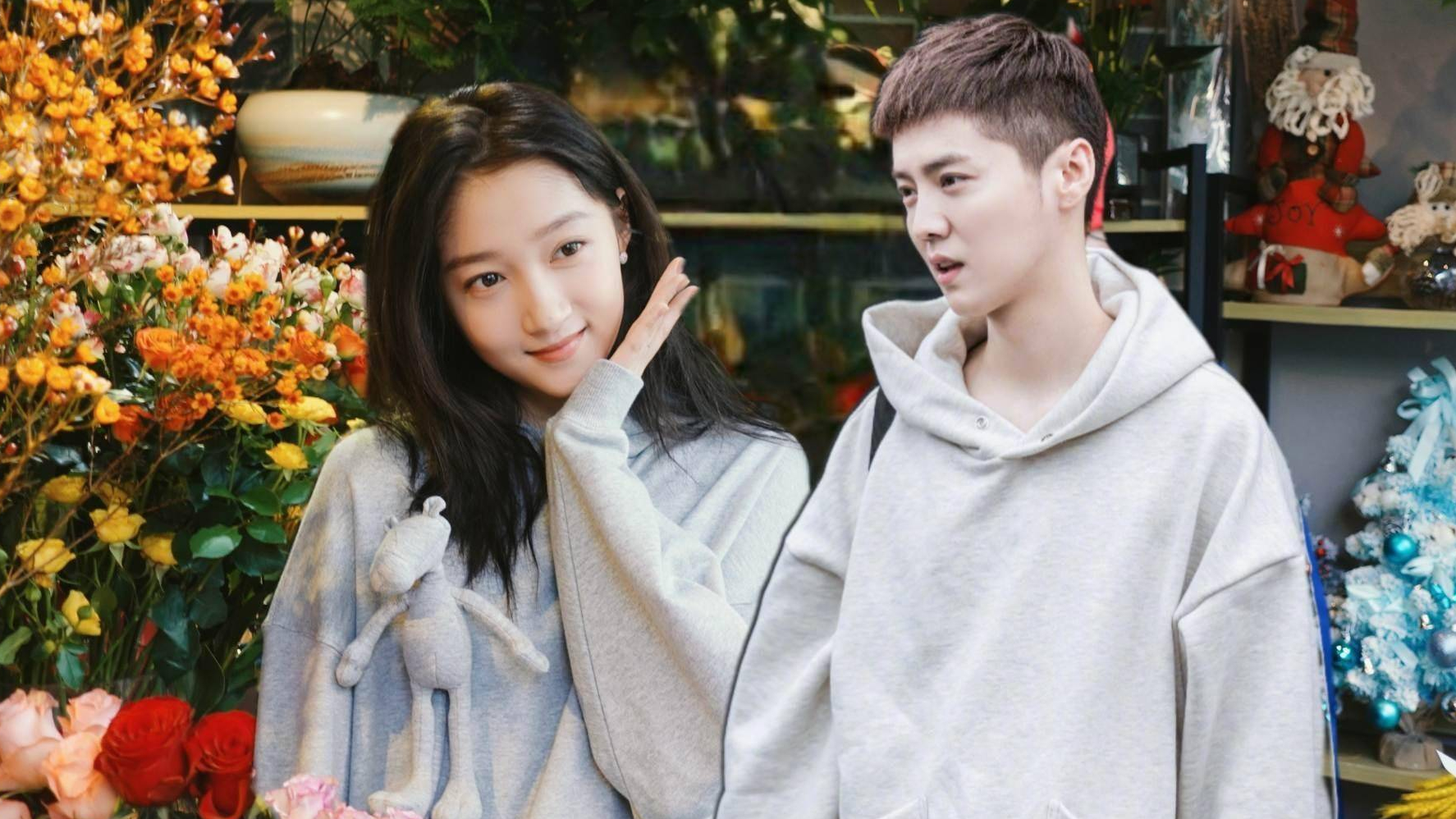 鹿晗关晓彤日本过七夕,男方主动给女友拧瓶盖,不忘叮嘱其别呛到