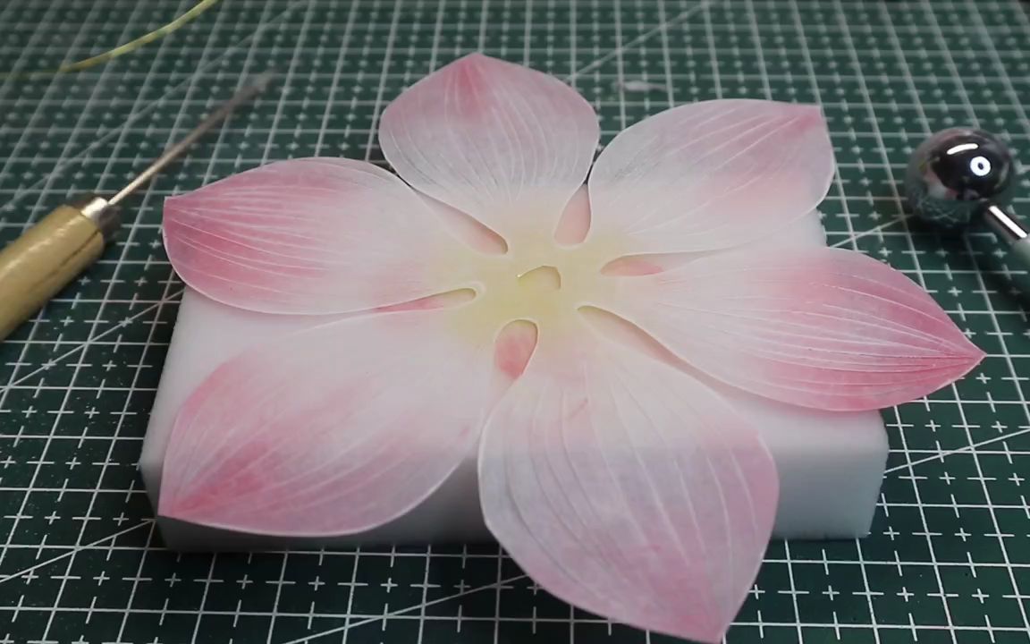 又开始热缩荷花啦 #热缩荷花发簪 #神奇的热缩片 #手工