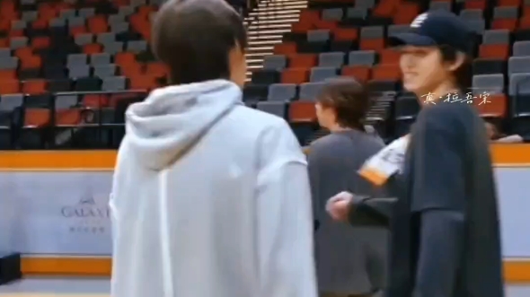 【源轩源】小猫靠肩