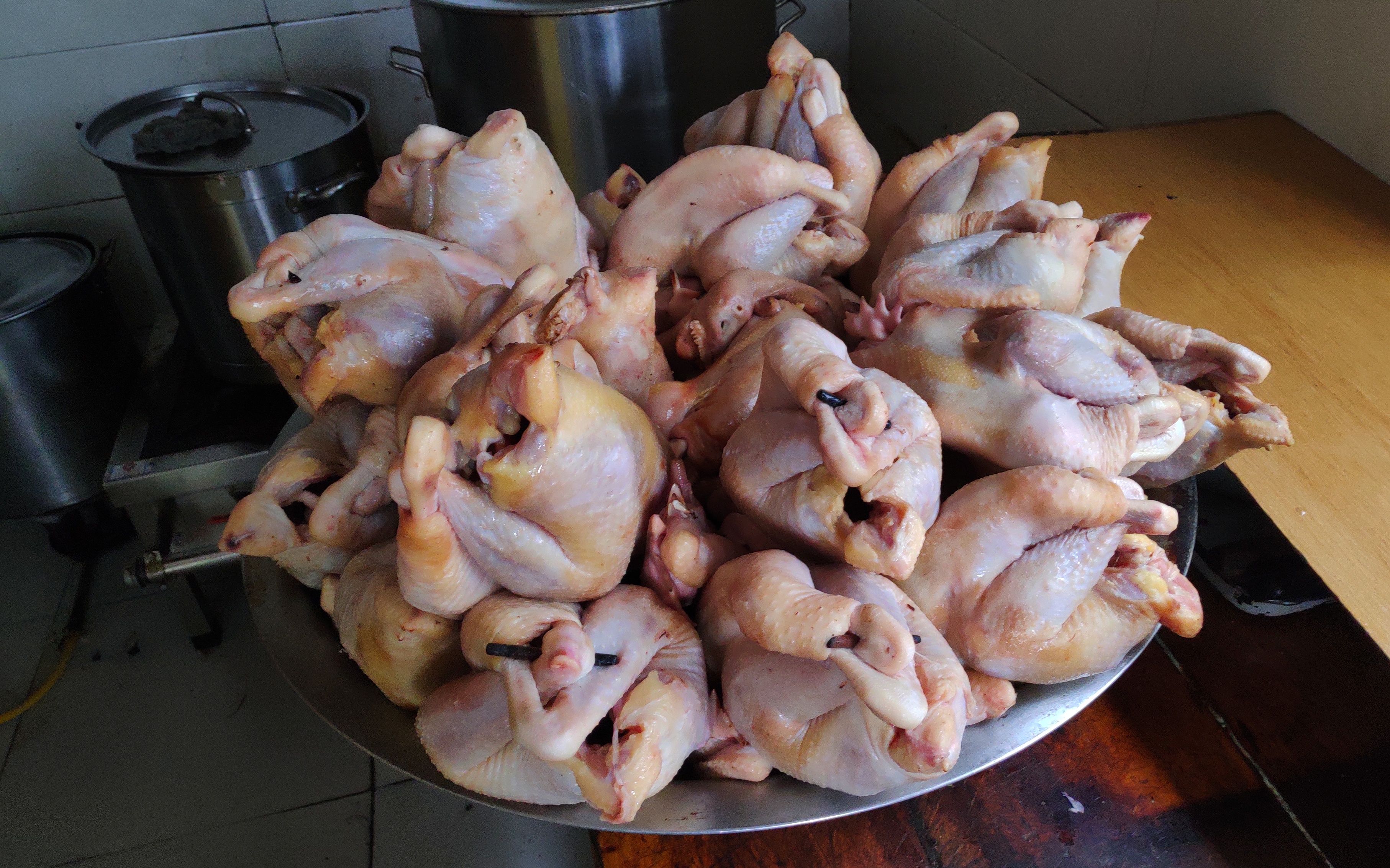 在呼和浩特吃卤鸡,1斤卤鸡28块钱!