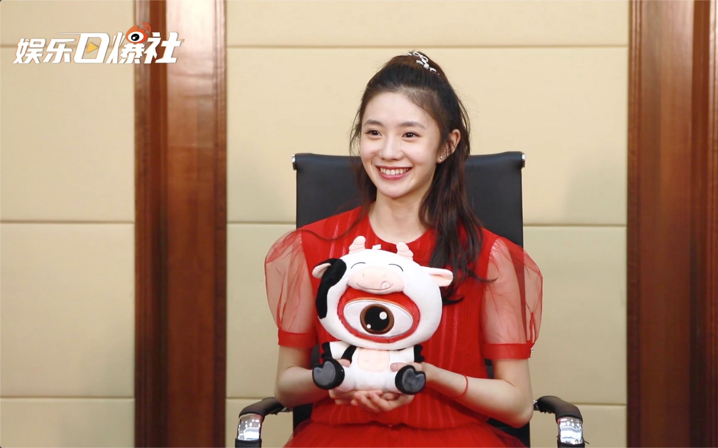 刘浩存新年愿望是长高对话春晚刘浩存一秒钟和送你一朵小红花是很珍视