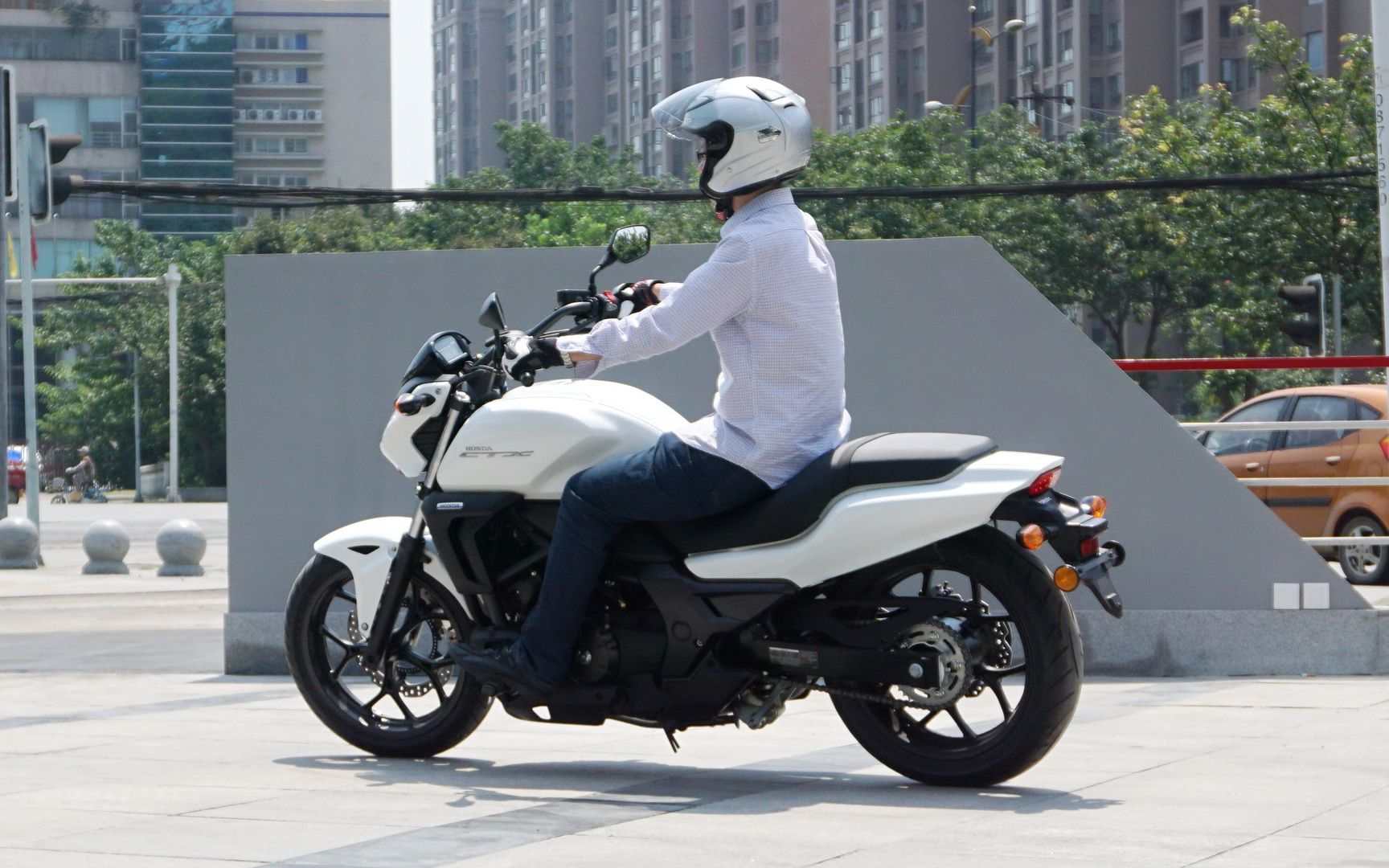 摸摸车型实拍本田公路巡航车ctx700n声音实拍摸摸爱摩托