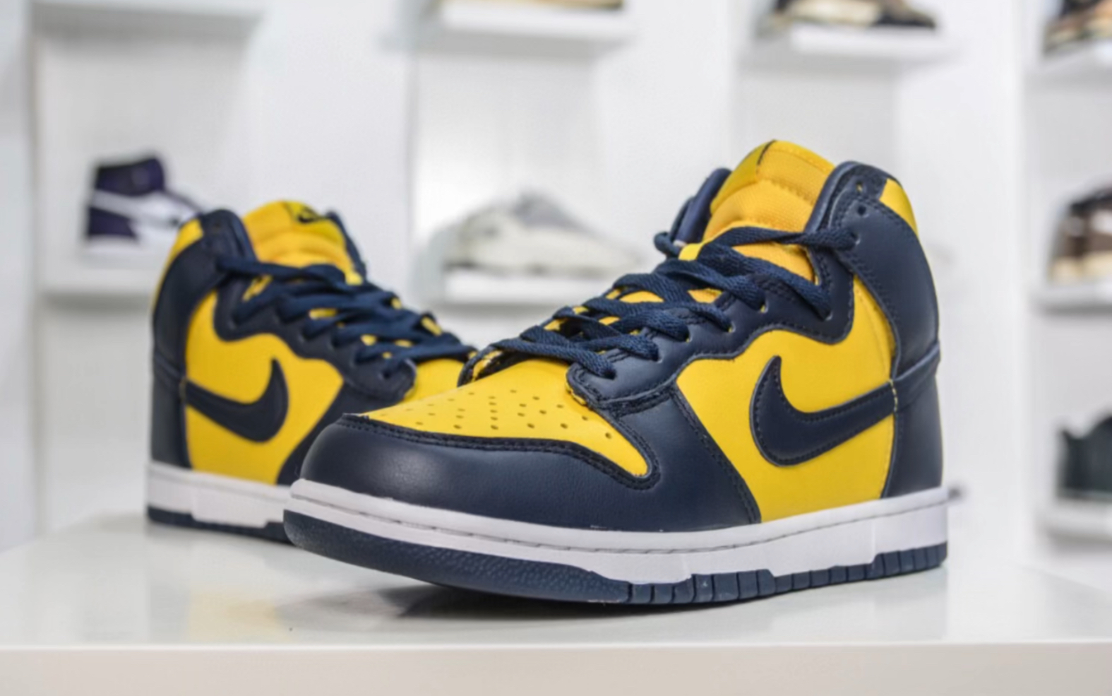 耐克 nike dunk high michigan 密歇根高校主题滑板鞋货号cz8149-700