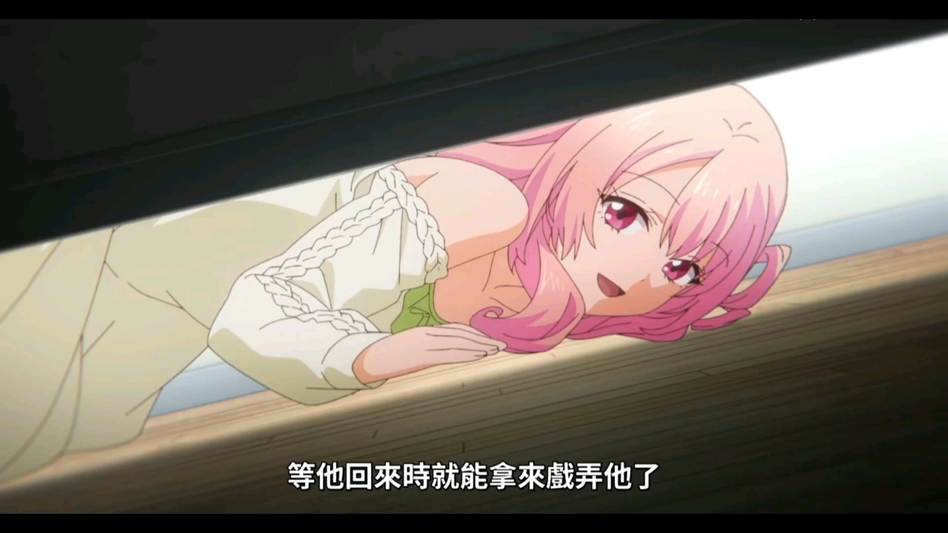 女主被摆在桌角磨h