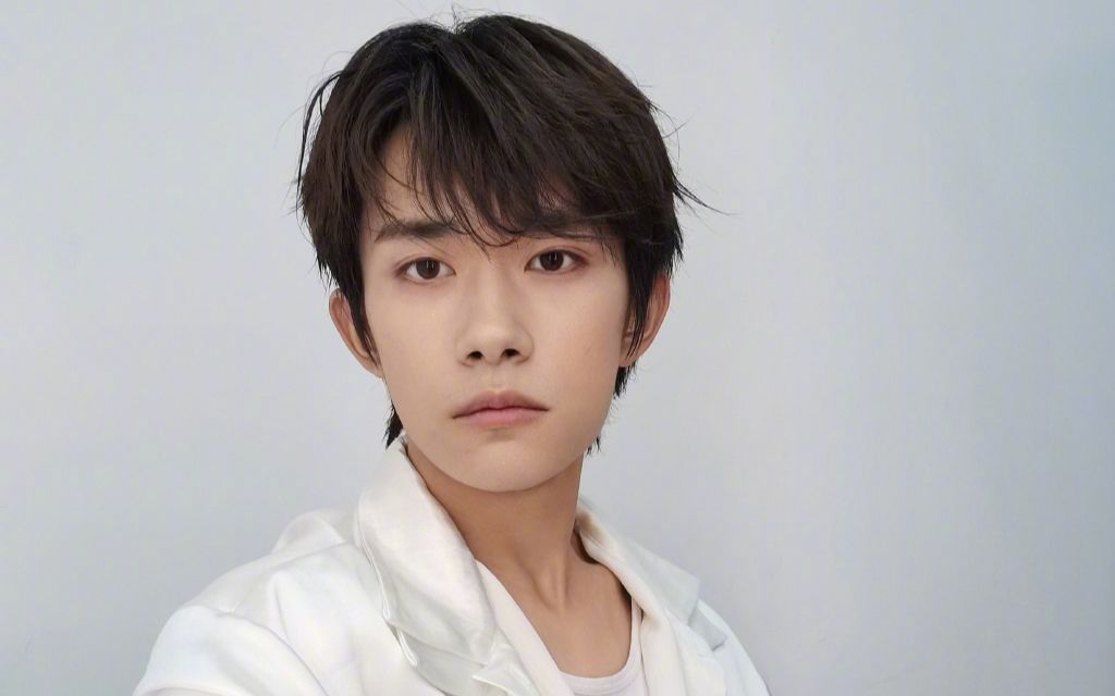 有种"紧身裤"叫易烊千玺,腿伸直没一丝赘肉,网友:女生没面子_哔哩哔哩