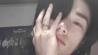 “ 在无聊的闲暇随手拍下了这些，想和你分享他的日常... ”