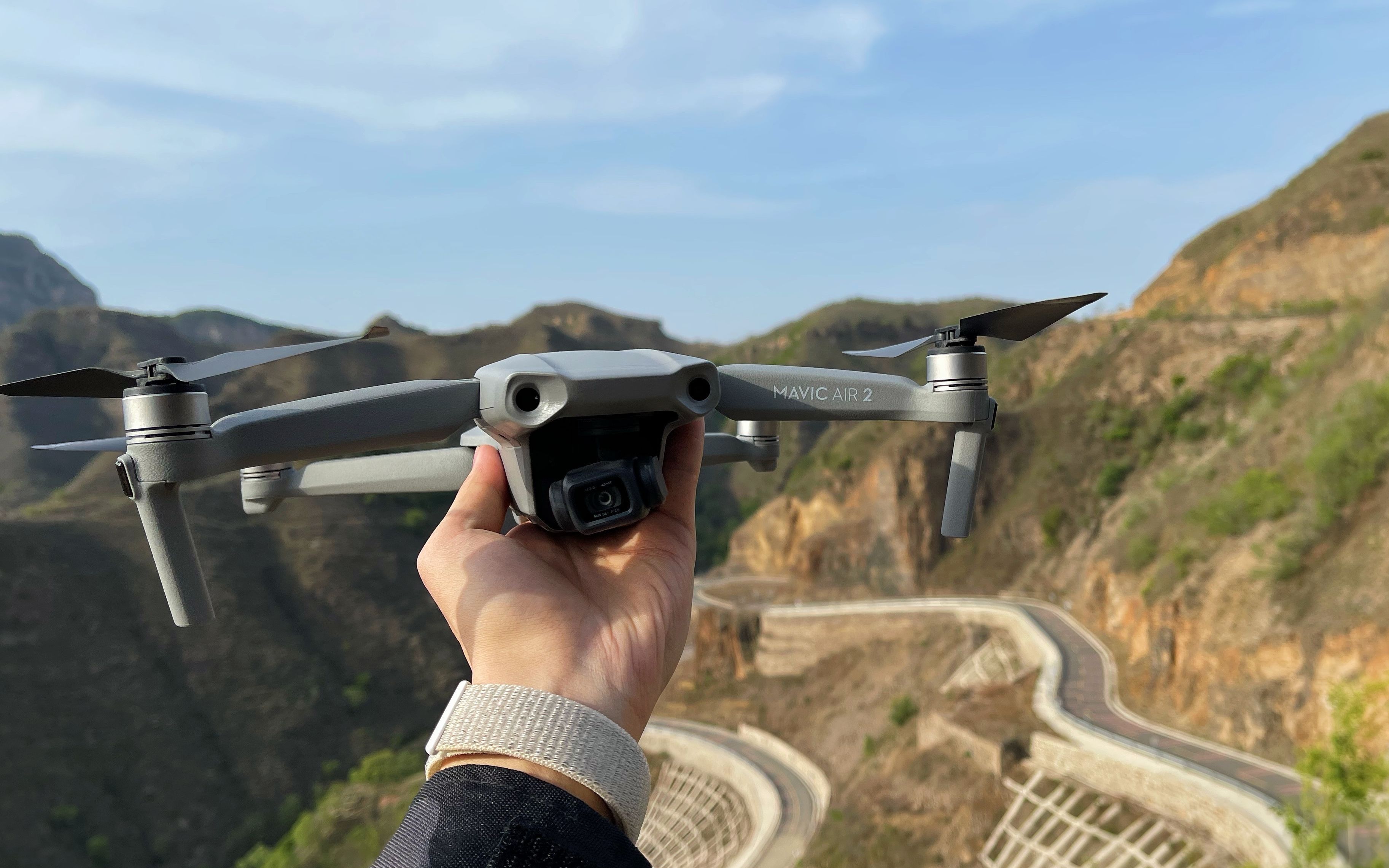 第一视角带你去北京秋名山-红井路云跑山 大疆无人机首飞!