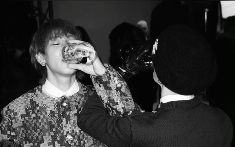 干杯一定要喝交杯酒的!王嘉尔 bambam jackbam