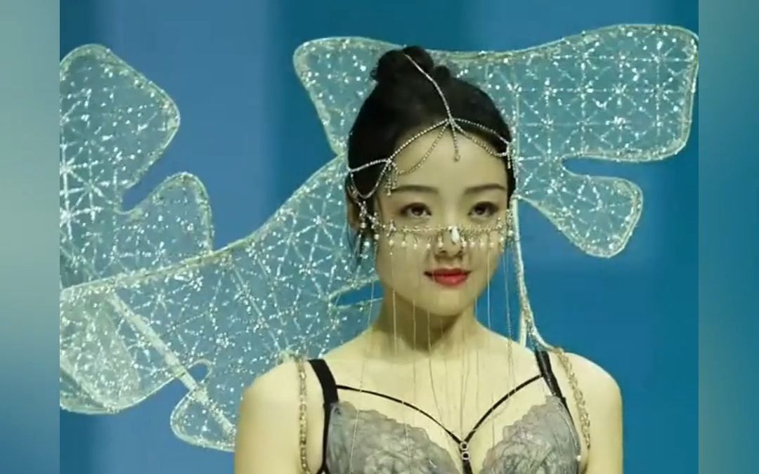 2023广州内衣展模特王雪莹2