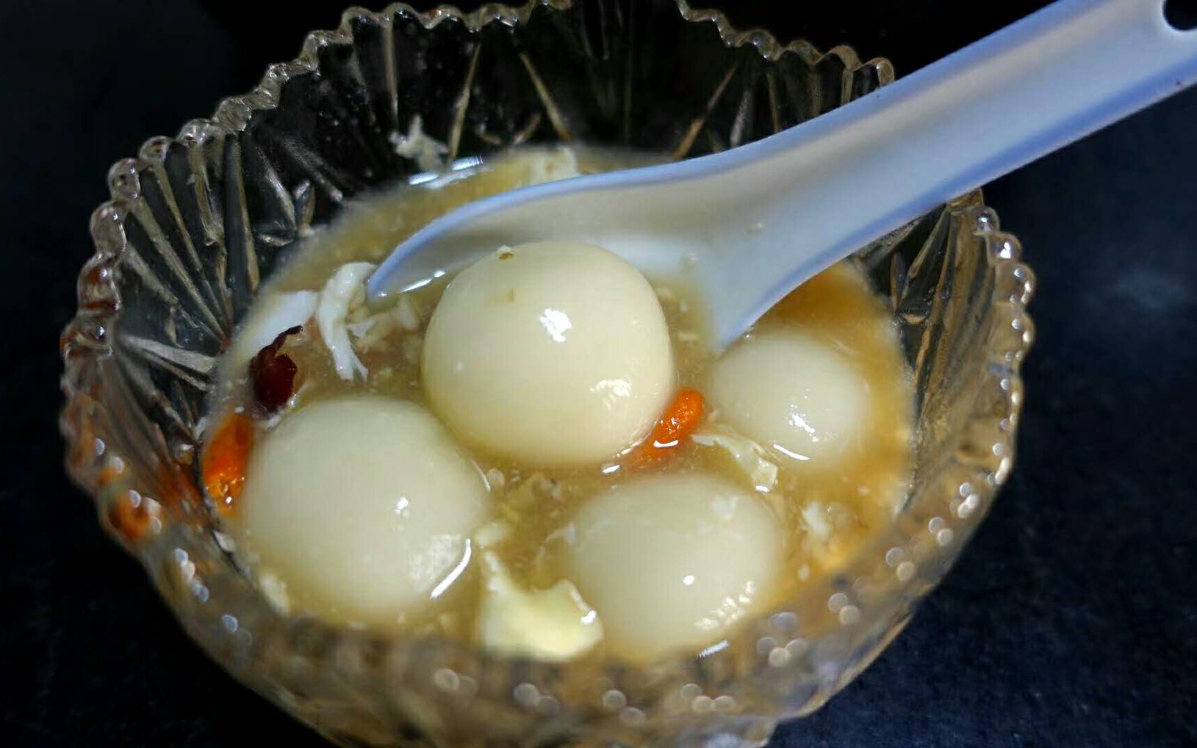 早餐来一锅醪糟鸡蛋煮汤圆,酸甜可口简单营养,喝完元气满满