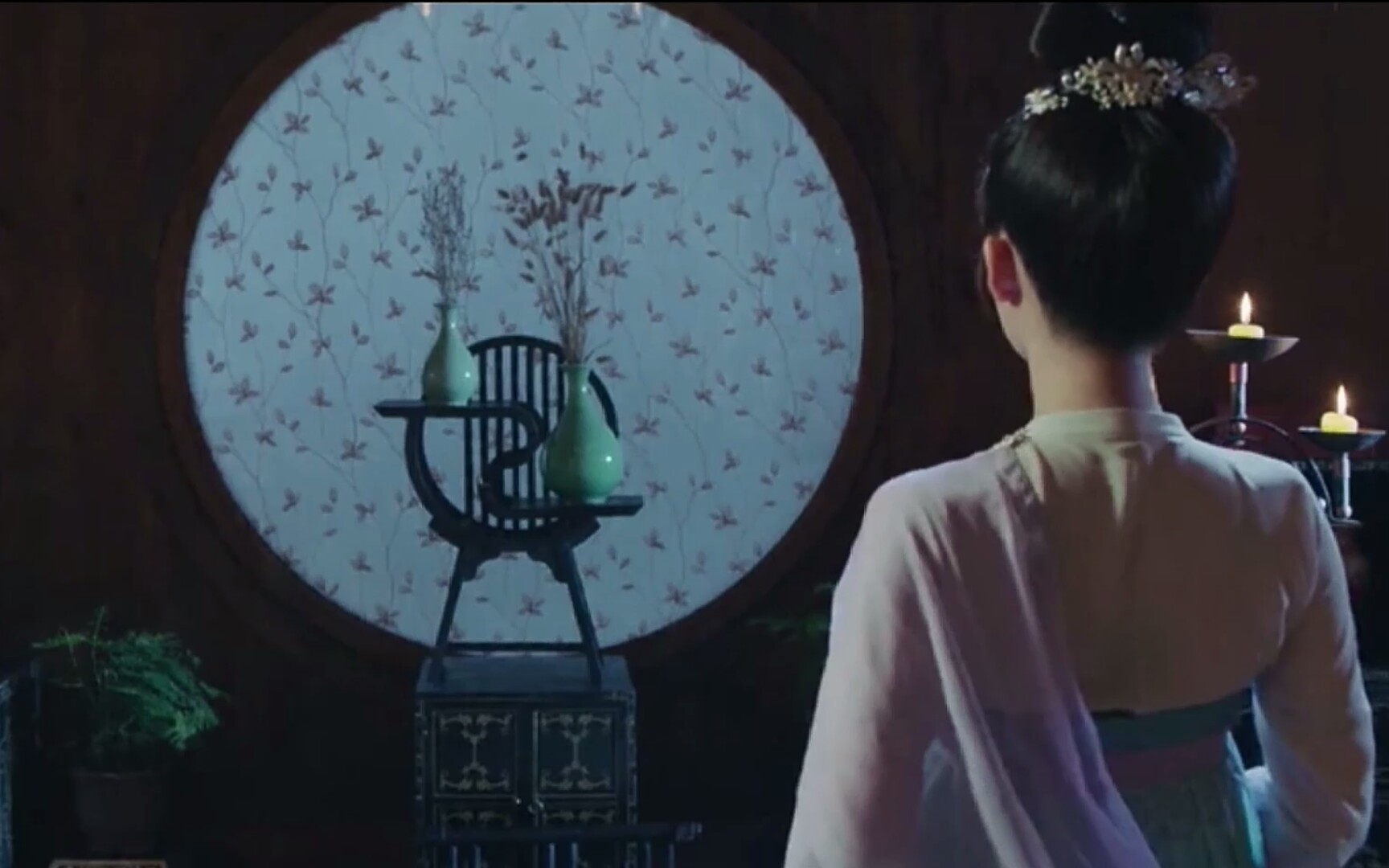 古风空镜水中倒影匕首刺杀暴雨灯笼黑衣女子花瓶女子背影