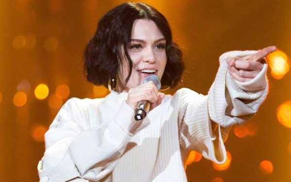 结石姐jessie j以烦恼乘客上央视?