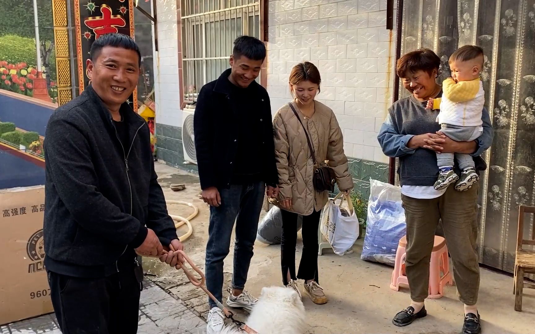 农村夫妻进城去办件大事,看看怀孕的晨晨姐,豆豆:把狗狗接回家