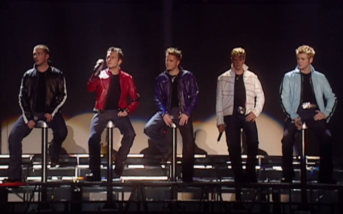 [图]【西城男孩全英奖首秀】Westlife - Uptown Girl (Live at The BRITs 2001)