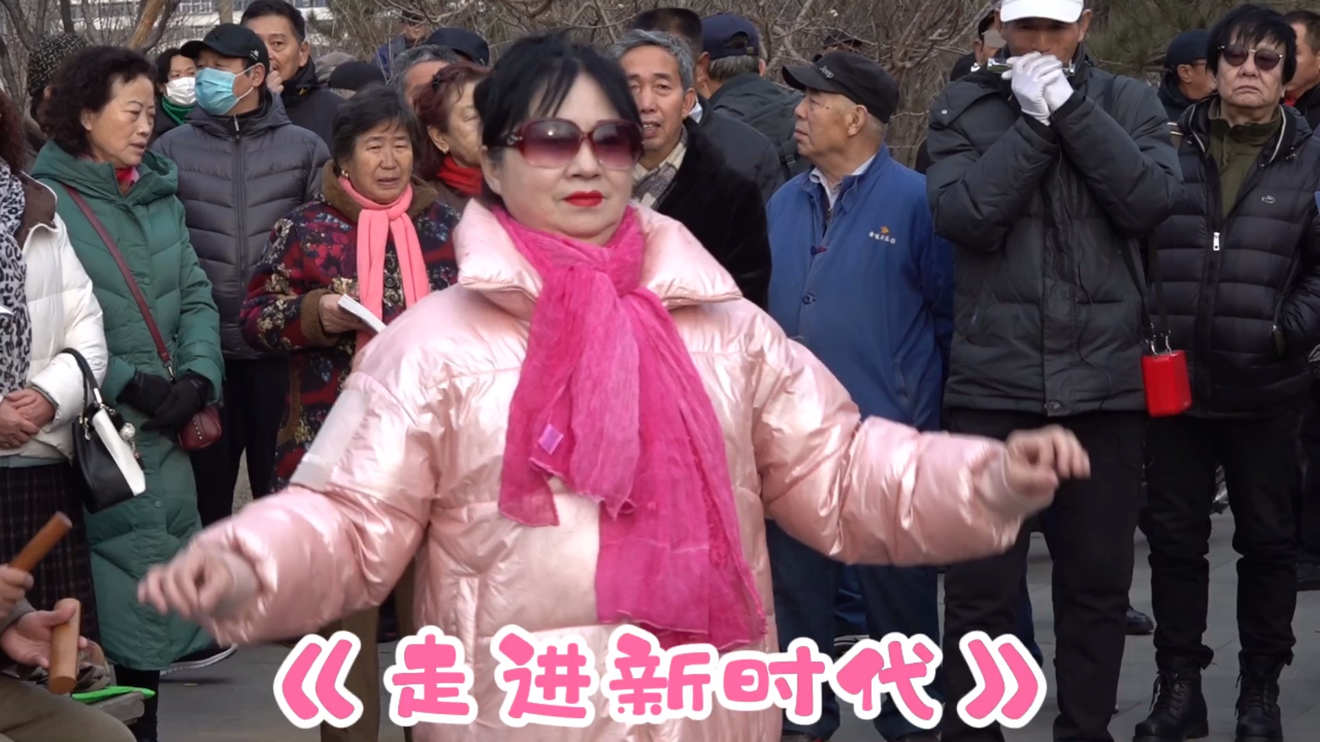 咪咪 指挥《走进新时代》唱出了我们意气风发走进新时代的信念!
