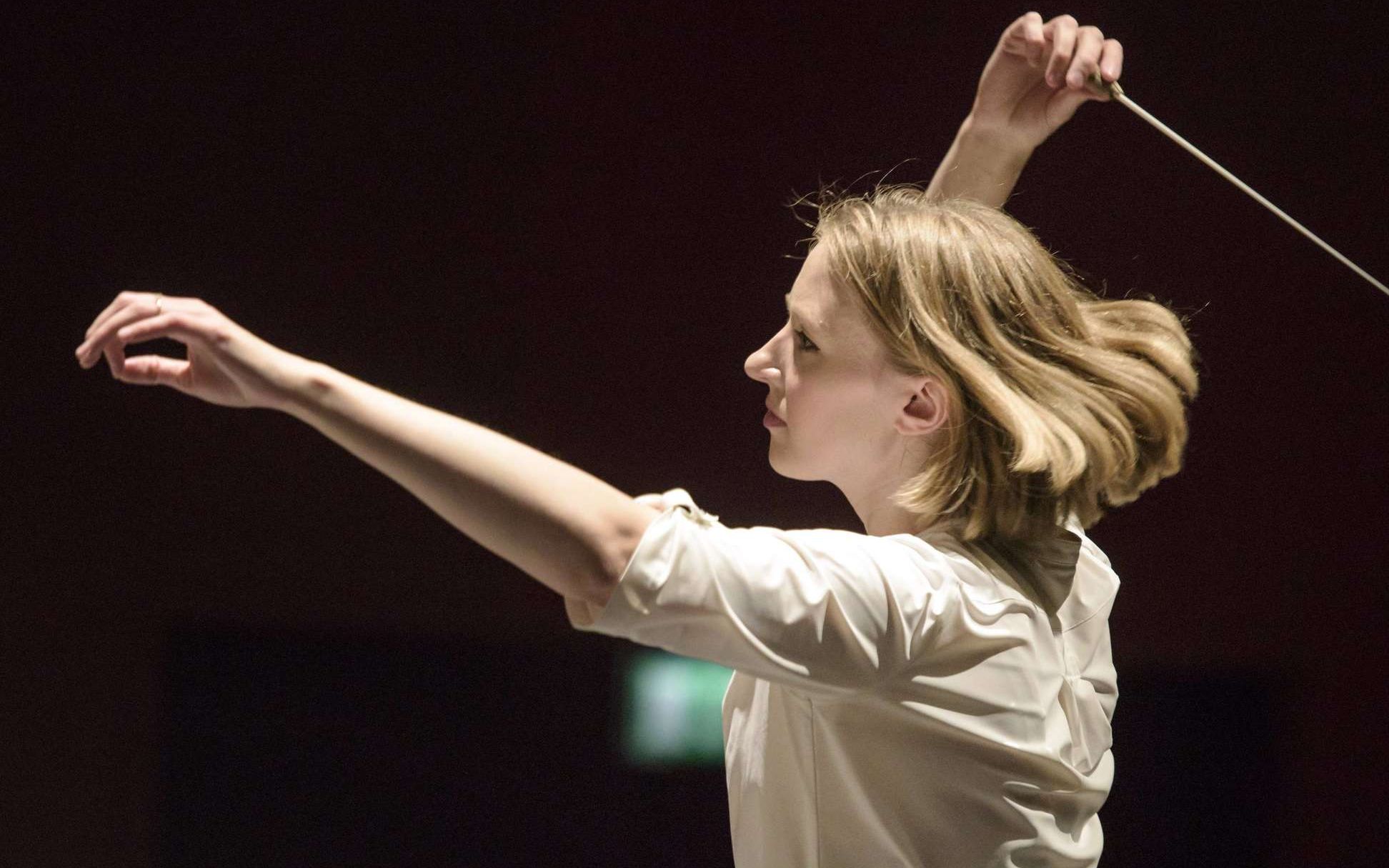 女指挥:乔安娜·马威茨 /dirigentin joana mallwitz_哔哩哔哩_bilibi