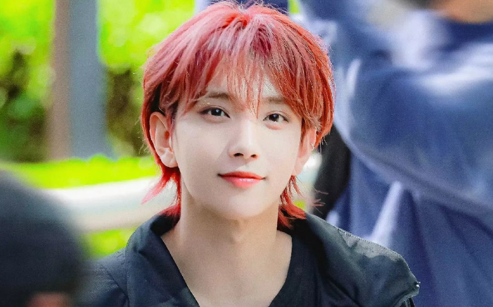 【洪知秀joshua】"小树莓长这么可爱是会被一口吃掉的~"