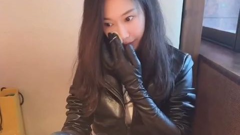 皮手套长靴小姐姐