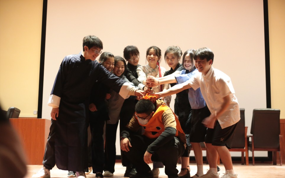 【雷雨】话剧 一群高中生精彩演绎经典戏剧“与明星版的差距就是不是明星”[富川瑶族自治县高级中学(富川高中)]高二2001班话剧表演 2022.03.23哔哩...