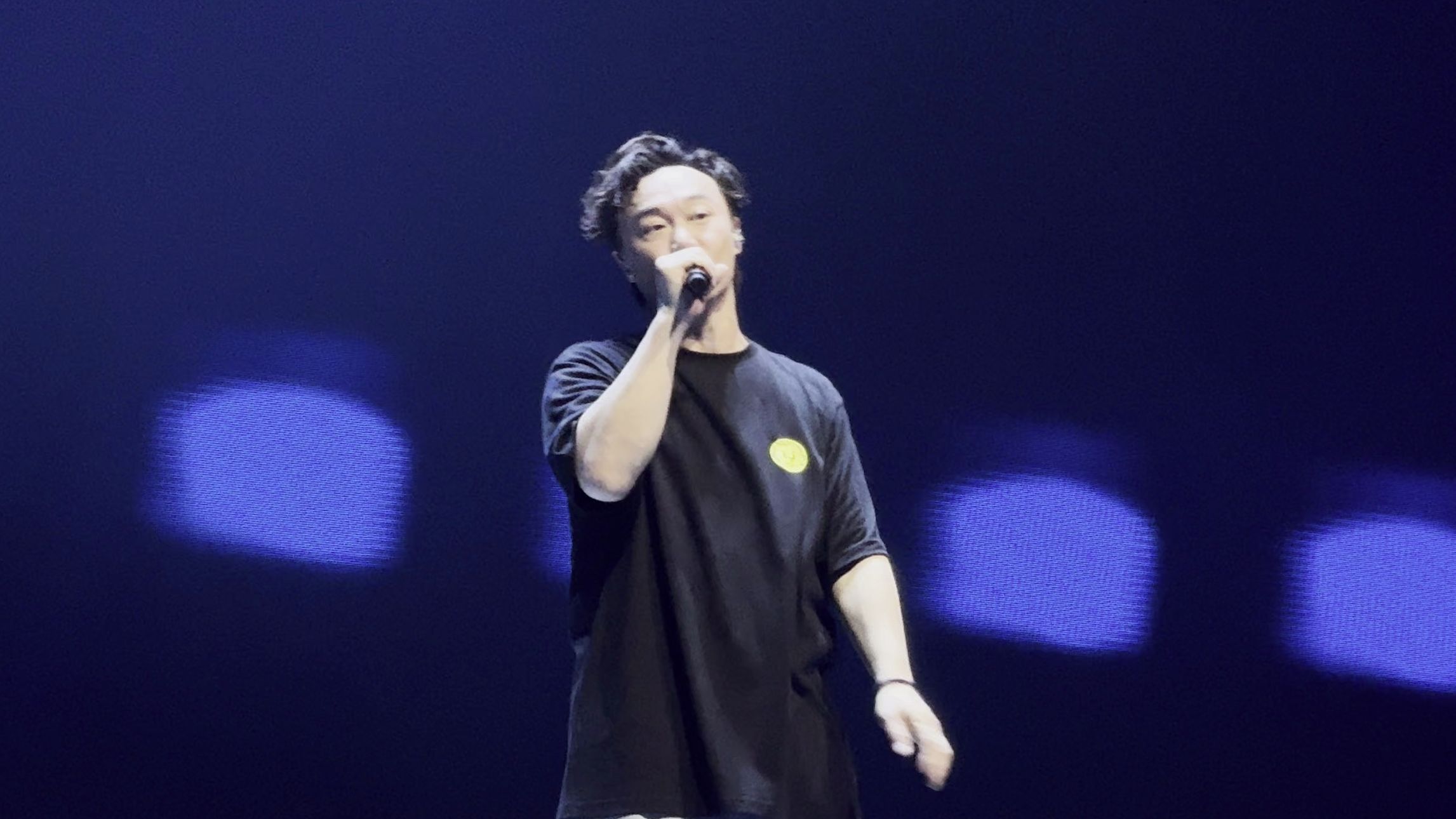 【陈奕迅南京 - 披风/黄金时代内地首唱!】a区1排黄金时代点歌成功!