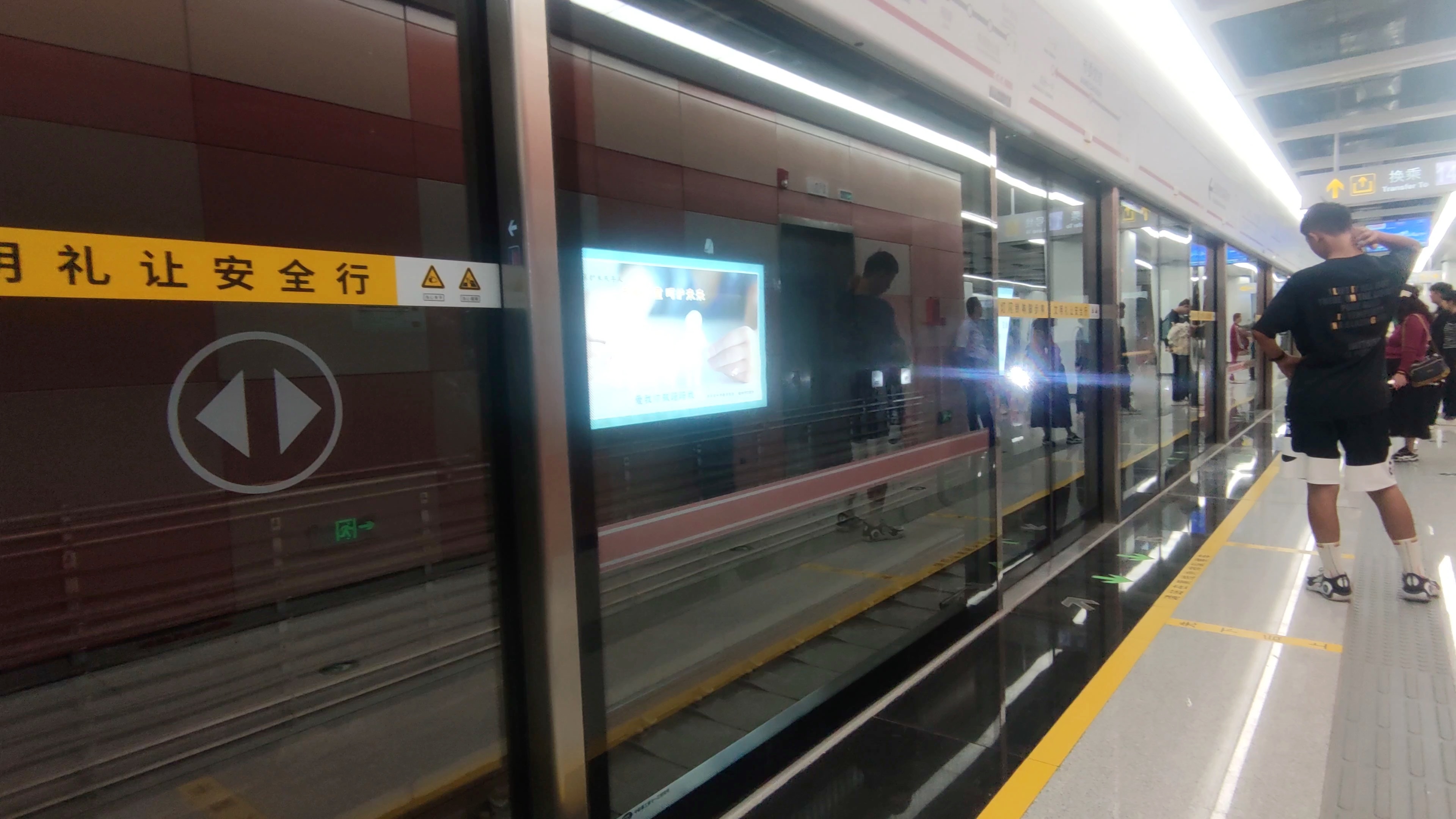 郑州地铁10号线1002车市委党校站进站
