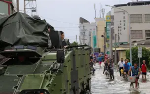 Video herunterladen: 蔡英文“逃跑专用车”又坏了