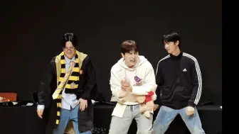 Tải video: B1A4《REWIND》又在台上打小架 Soundwave签售会 240225