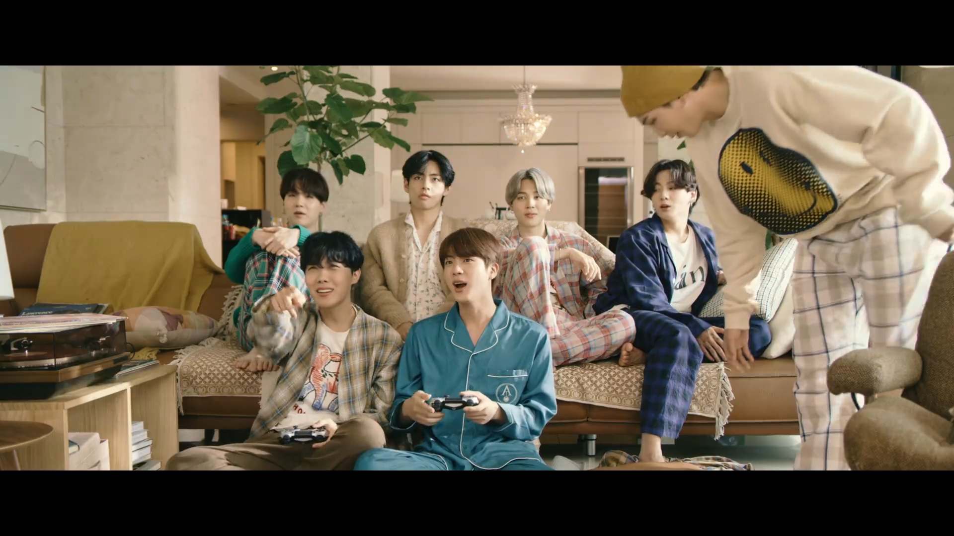 防弹少年团新专主打曲《life goes on》mv,全员都好温柔啊