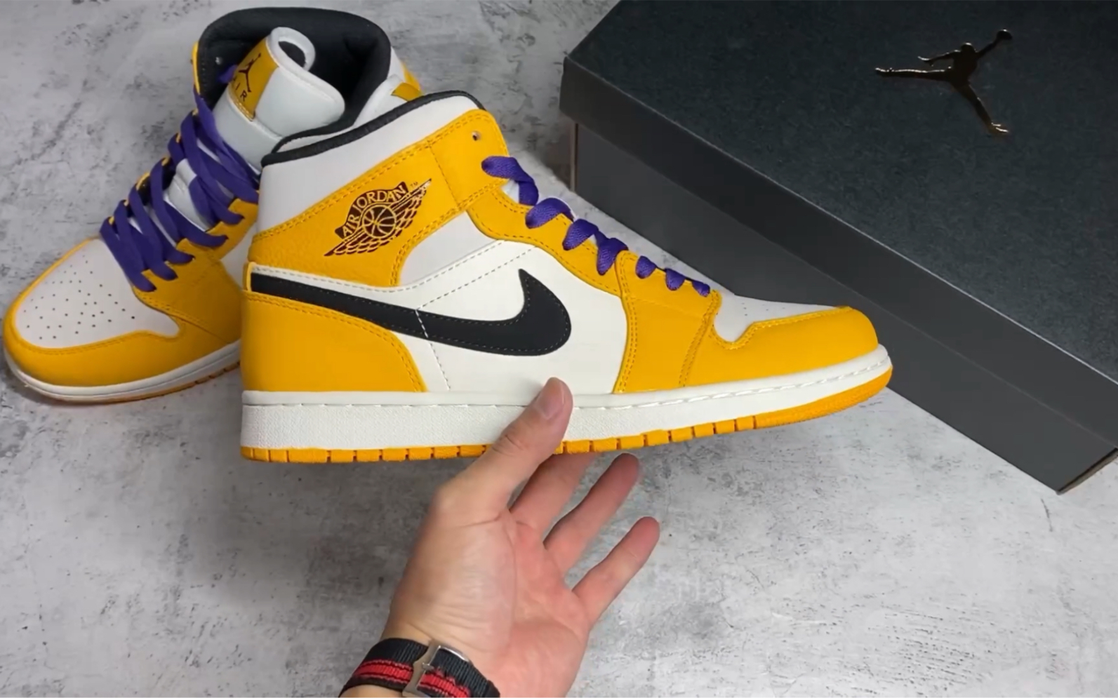 【全方位实拍】air jordan 1 mid 湖人 紫黄