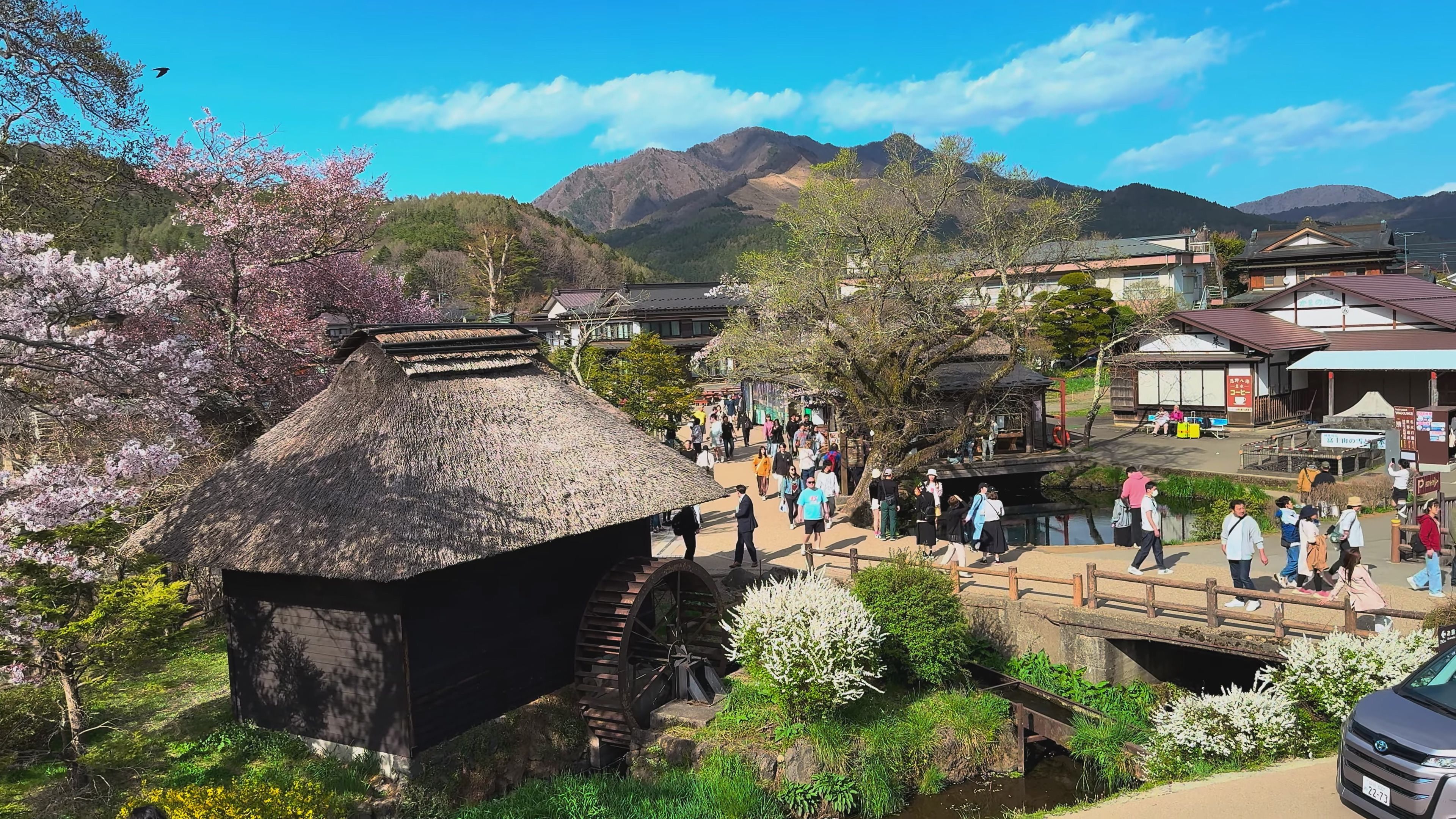 漫步日本・富士山脚下的迷人忍野八海村【4K HDR】哔哩哔哩bilibili