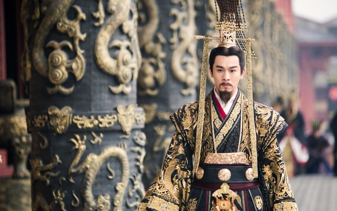 古代龙袍都是黄色,为何秦始皇,偏偏就是黑色的呢?