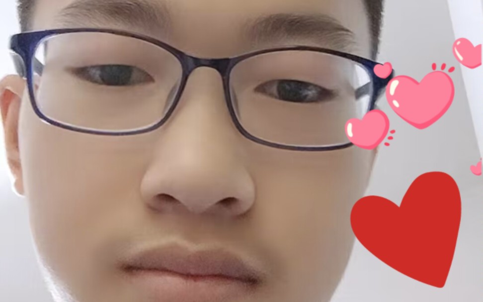 这是我的儿子王荣斌,是小帅哥一枚,希望各位友友喜欢