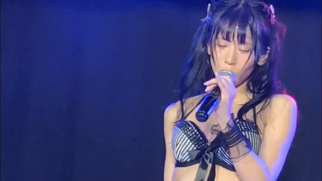 ななせあかり-水着装之夜的表演