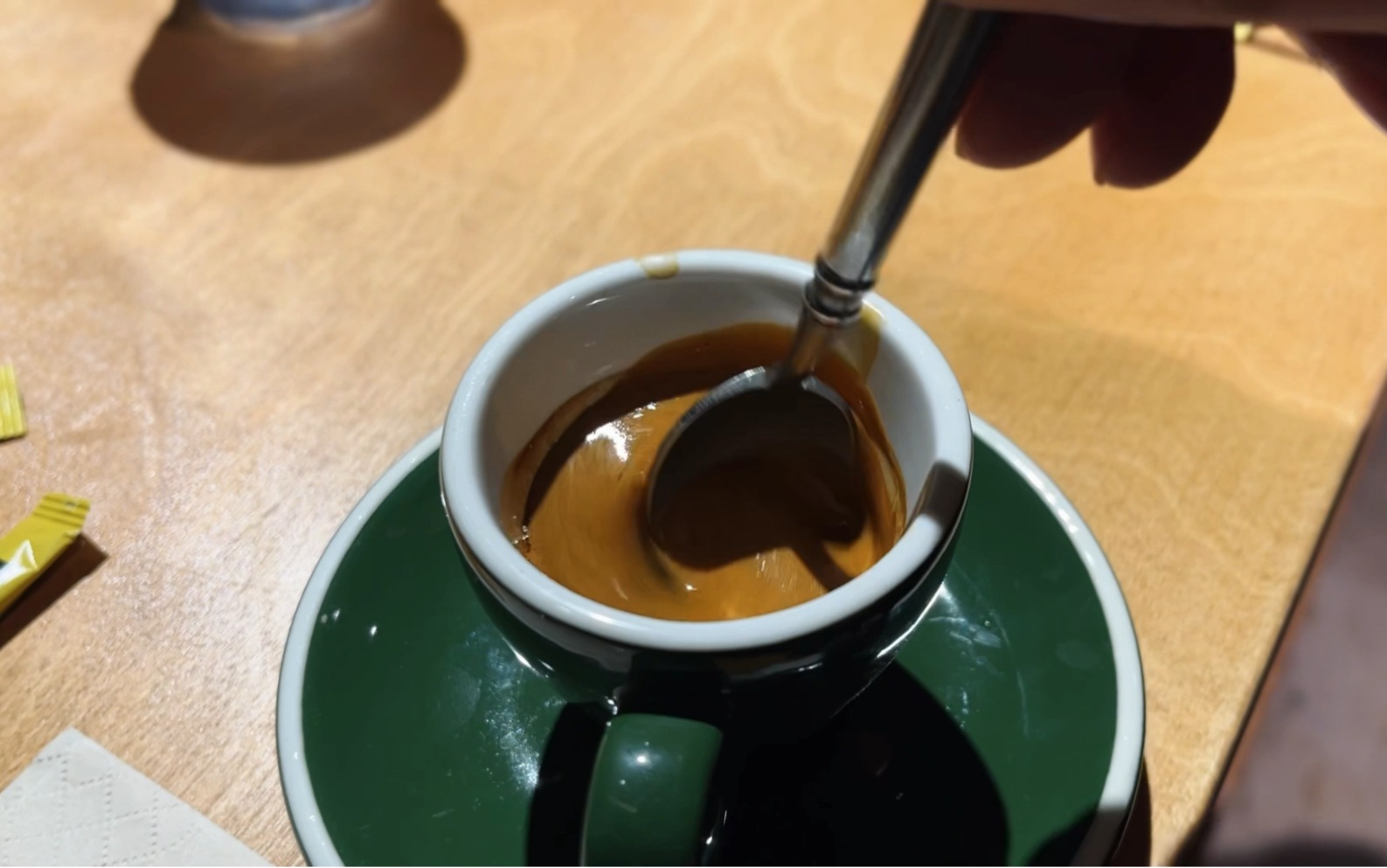 来喝一杯拿坡里咖啡