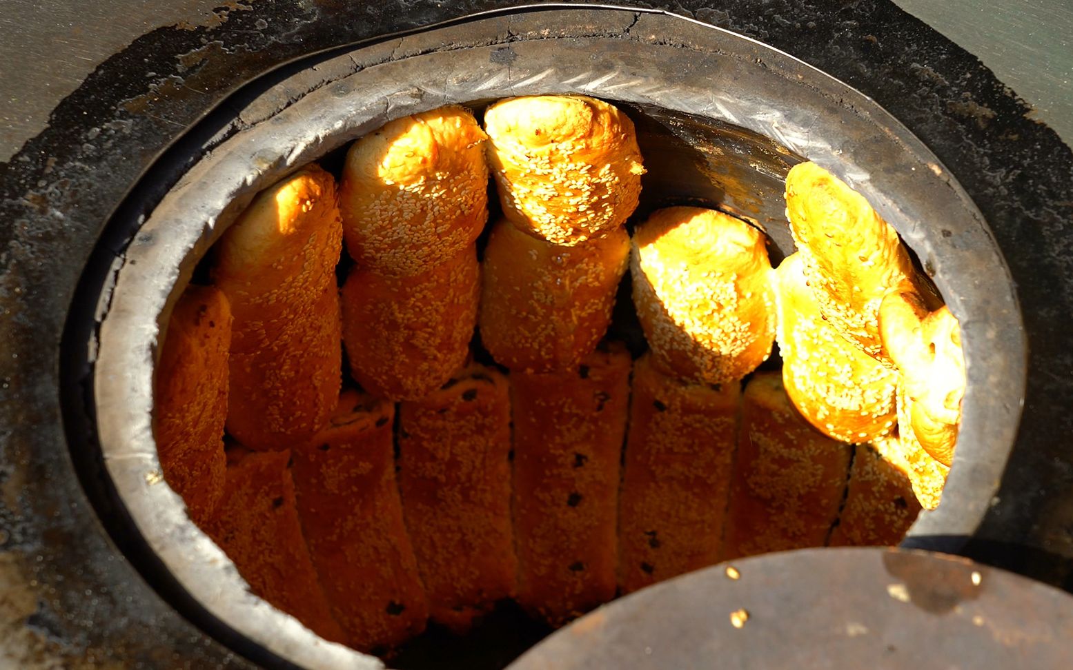 无情铁手木炭贴炉烤葱花烧饼│台湾新北市土城江苏炭烤烧饼