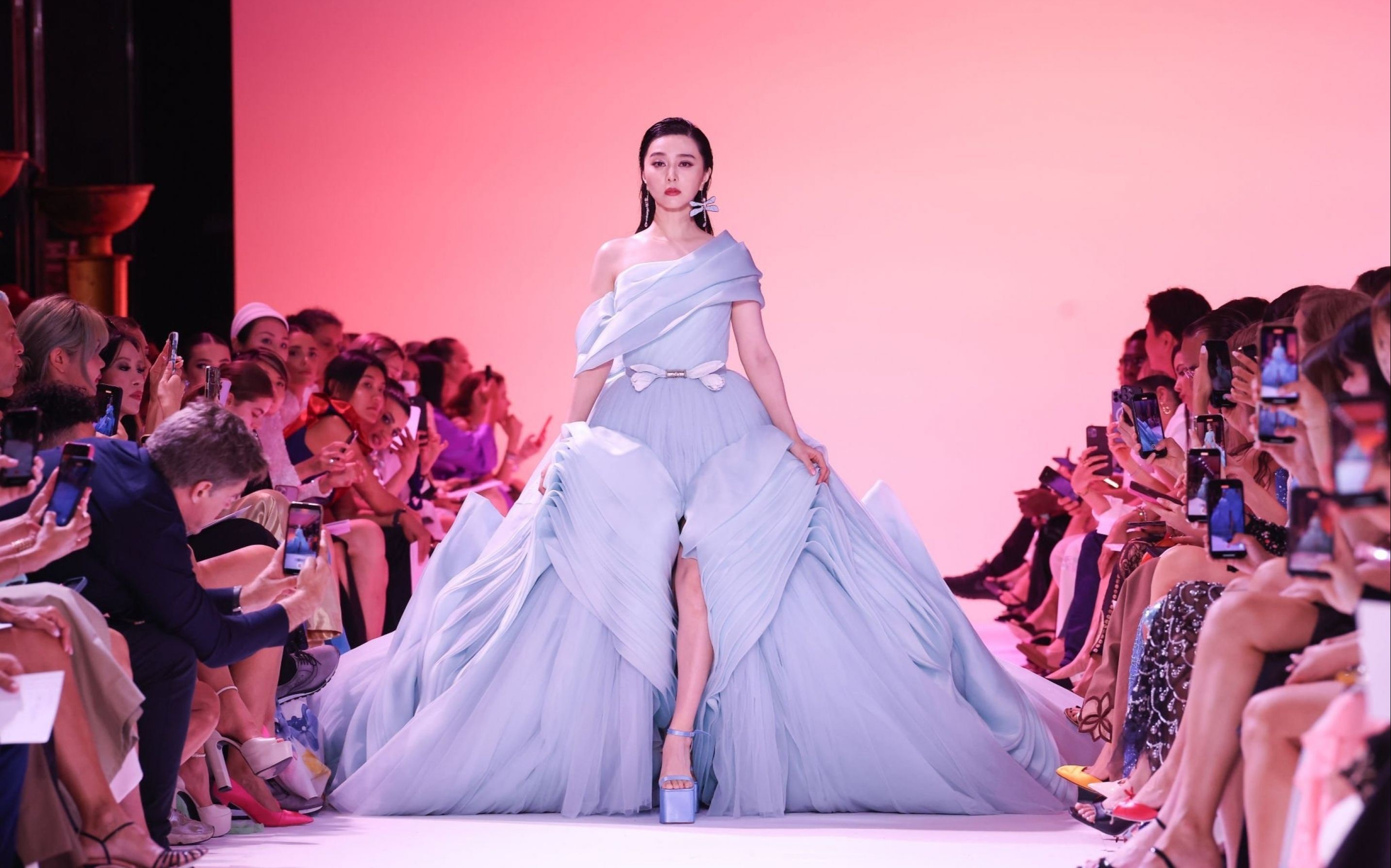 2023年7月3日范冰冰georges hobeika高級定製壓軸走秀,這是她的第二次