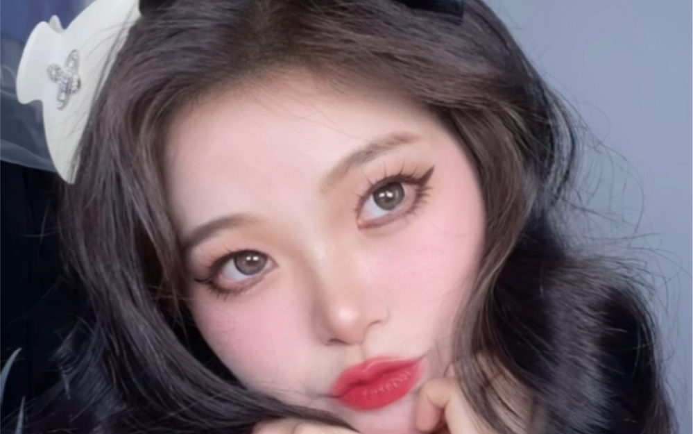 02女大学生练习化妆第一天