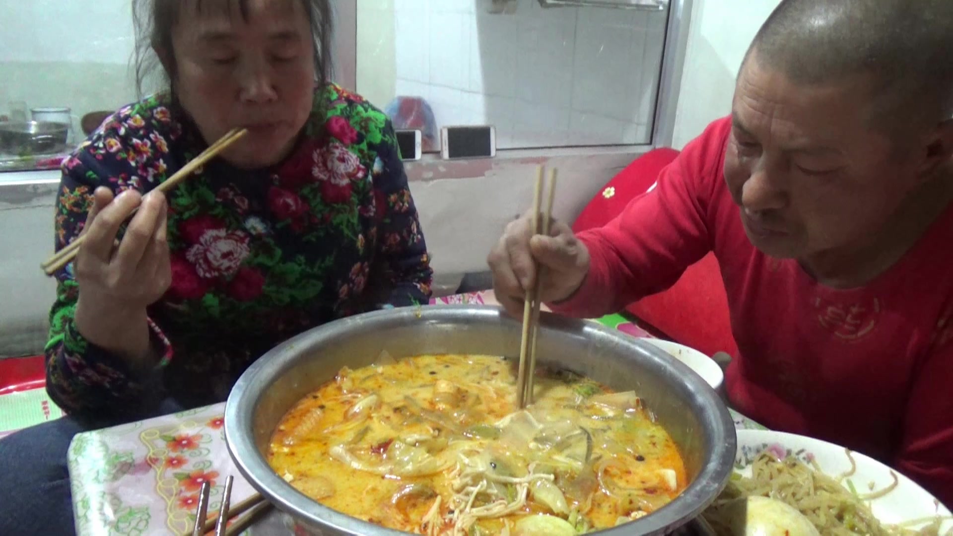 四川媳妇学做麻辣烫!地道的川味,麻辣鲜香,一次吃一盆,过瘾哔哩哔哩bilibili