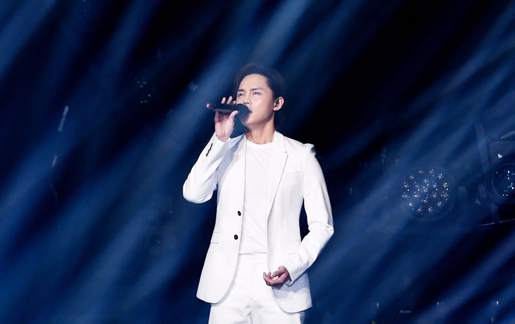 尹正——《风继续吹》live版【1080p】