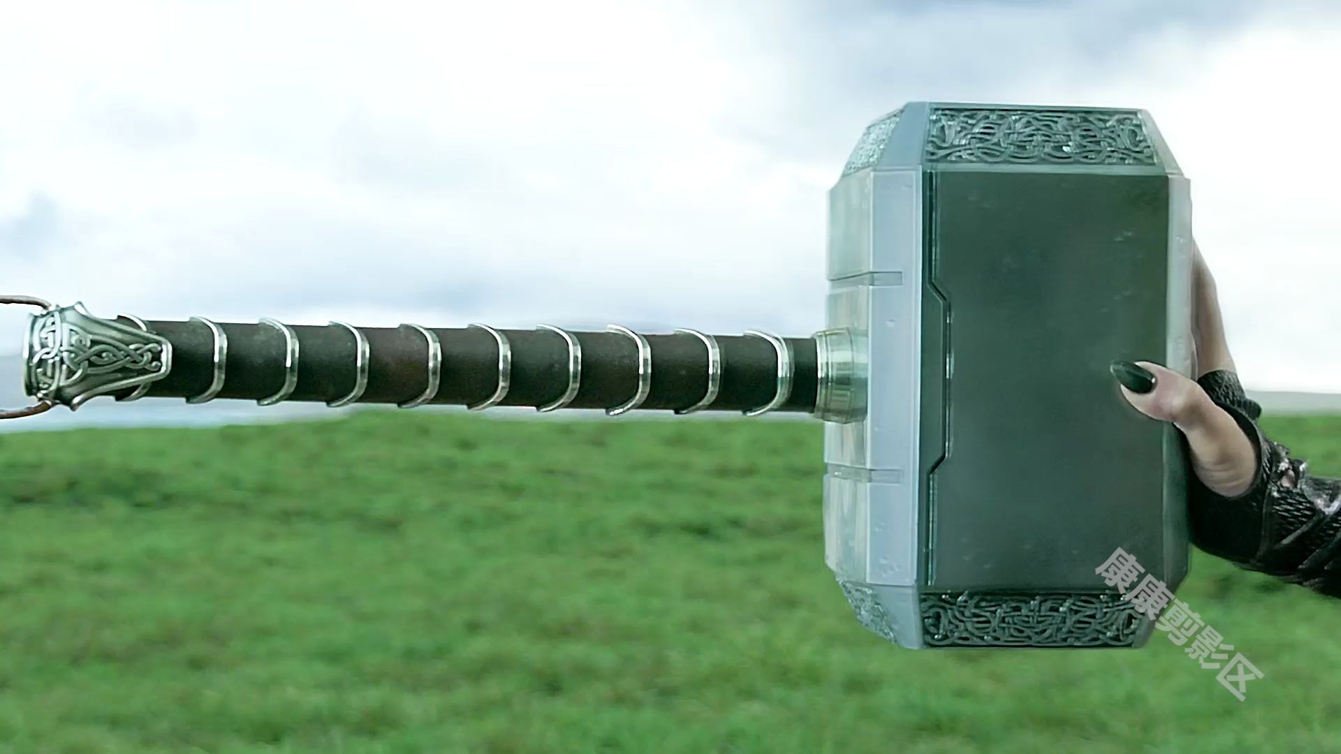 打碎盾牌和雷神之锤的人