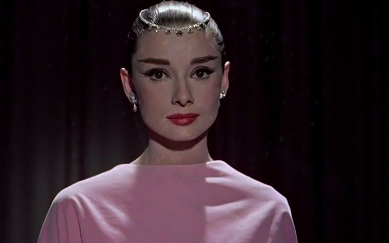 奥黛丽赫本经典电影,堪称时尚教科书,女性提升审美必看之一